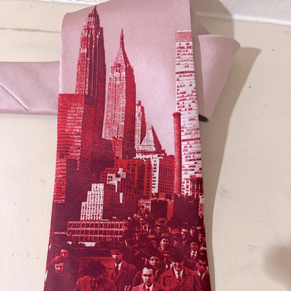 Vintage 100% silk necktie. German designer Anne Surkamp Kramer. Twin Towers NYC